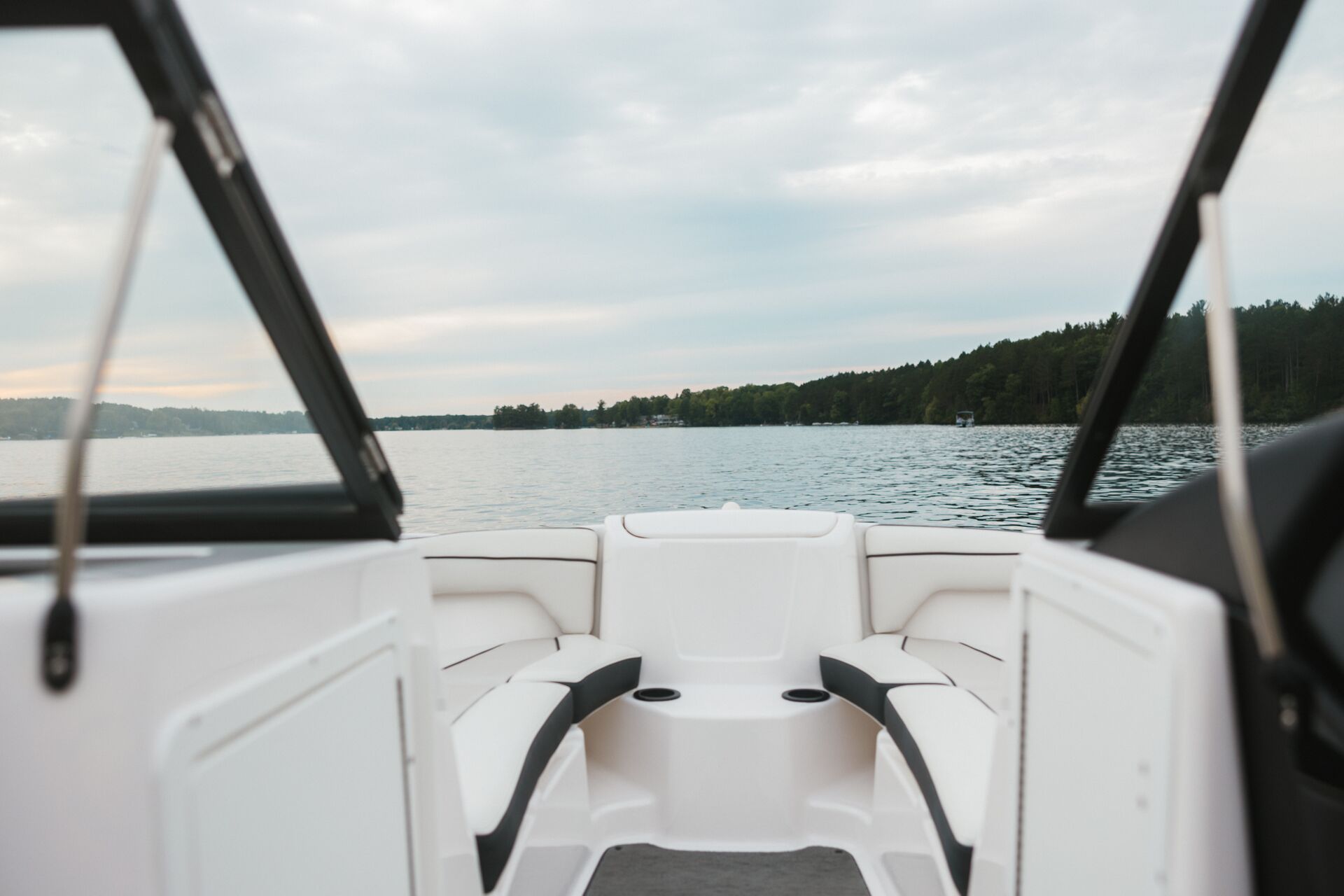 The view from the back of a boat across a lake, boating in Virginia concept.