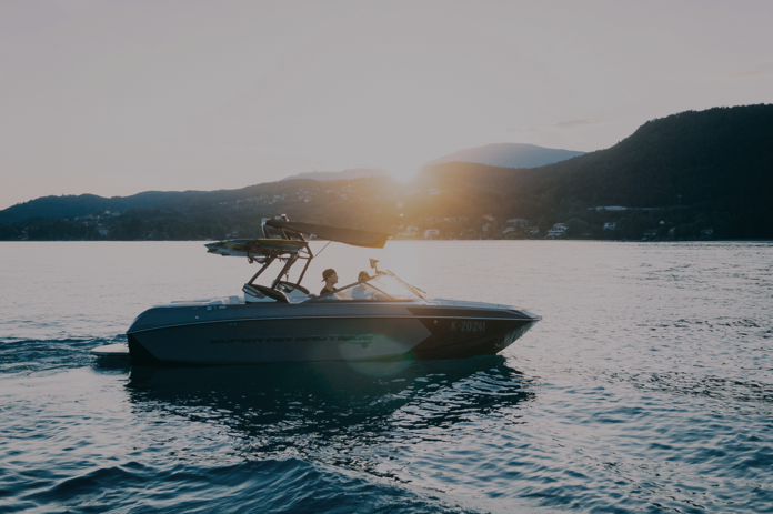 /assets/www.boatsmartexam.com/wp-content/uploads/2020/04/sunset-boating.png